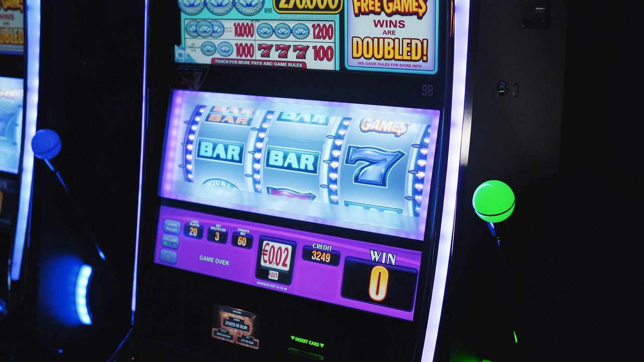 Người chơi trải nghiệm game slot Nổ hũ trên điện thoại tại 68vn Việt Nam